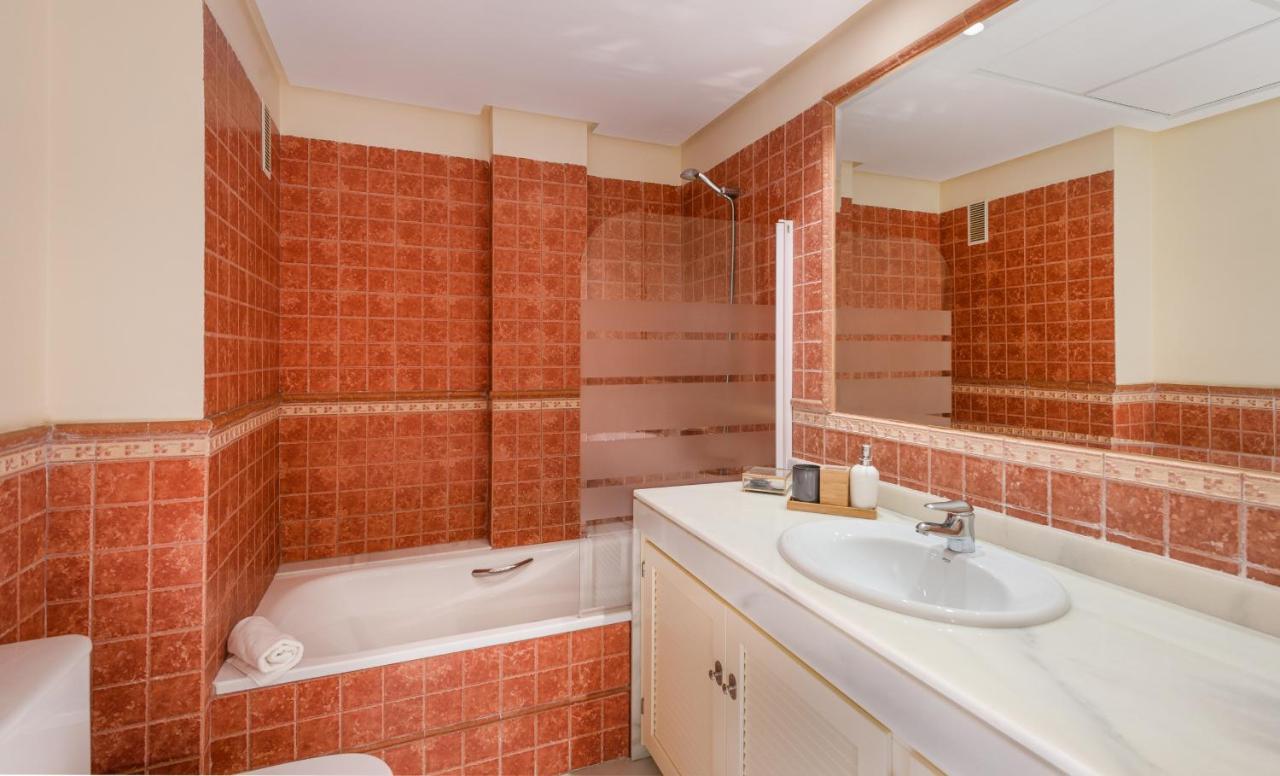 Colinas El Hacho 2320 Sea View Apartment Manilva Bagian luar foto
